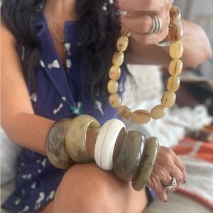 Bundle of Five resin bangles hutch an one necklace resin new medium-large trends